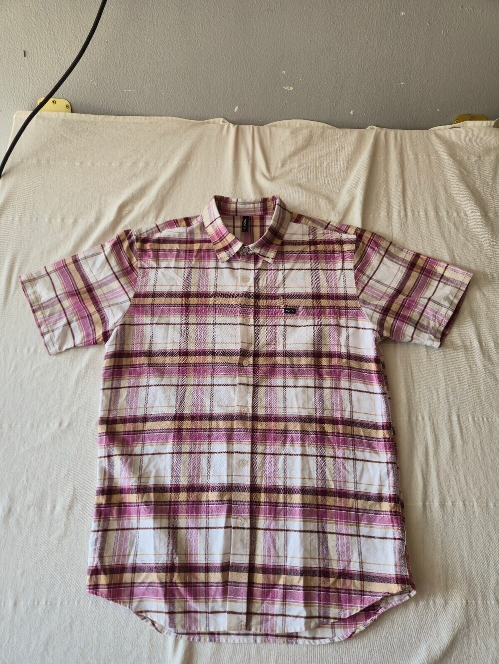 RVCA Men's Large Plaid Short Sleeve Button-Up Shirt